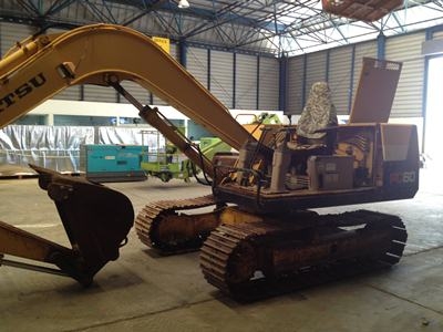 ขาย PC60-6 นำเข้าจากญี่ปุ่น สินค้าเพิงมาถึงครับ ติดต่อ 090-9694506, 080-3031241