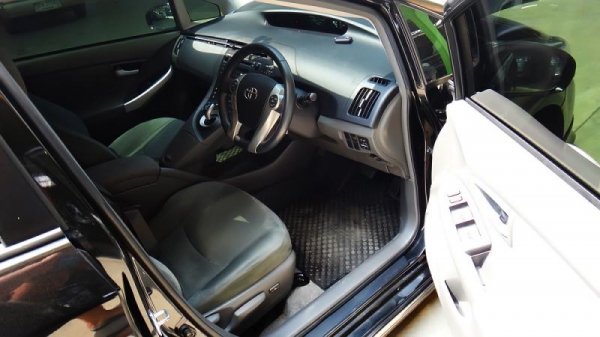 TOYOTA PRIUS Hybrid 1.8 AT ปี 2011