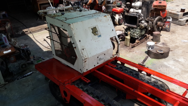 รถบรรทุกการเกษตรแทรคยาง