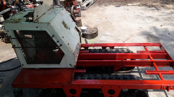 รถบรรทุกการเกษตรแทรคยาง