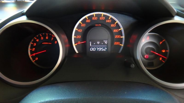 HONDA JAZZ   i-VTEC 1.5 AT ปี 2010