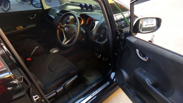 HONDA JAZZ   i-VTEC 1.5 AT ปี 2010
