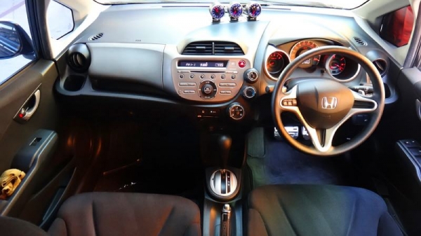 HONDA JAZZ   i-VTEC 1.5 AT ปี 2010