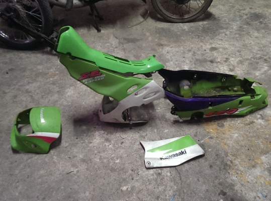 ขายชุดสี KAWASAKI LEO SE. ของแท้ครับ