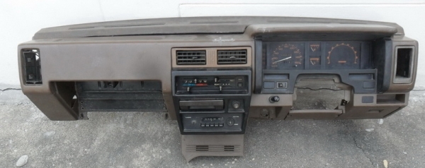 คอนโซน NISSAN Big M สภาพดีขาย 1,800