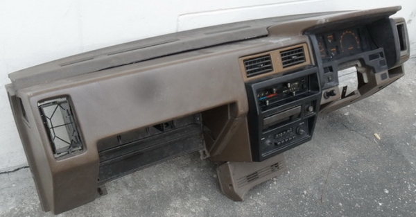 คอนโซน NISSAN Big M สภาพดีขาย 1,800