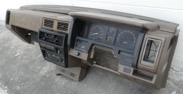 คอนโซน NISSAN Big M สภาพดีขาย 1,800