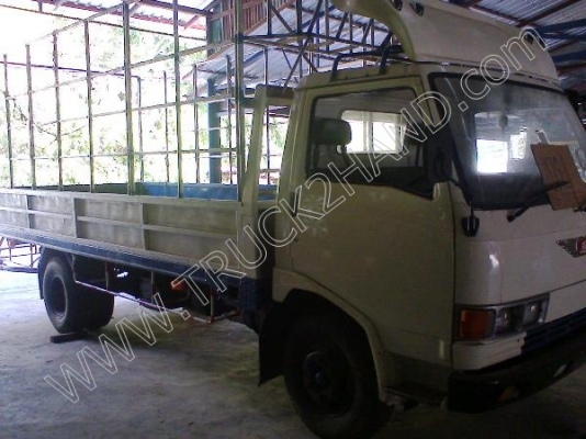 รถบรรทุก 6 ล้อ ยี่ห้อ HINO รุ่น FB113