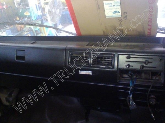 รถบรรทุก 6 ล้อ ยี่ห้อ HINO รุ่น FB113