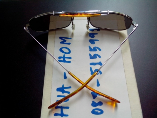 ขายแว่นกันแดด ขาลายกระ ราคามิตรภาพ