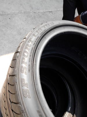 235/40R18 DUNLOP SP SPORT LM 703 มี 2 เส้น TEL.081-427-3941 235/40R18 DUNLOP SP SPORT LM 703 มี 2 เส้น TEL.081-427-3941