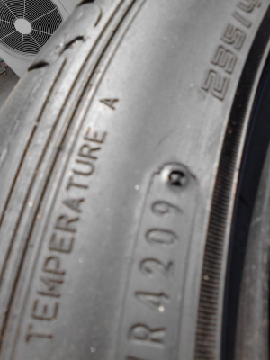 235/40R18 DUNLOP SP SPORT LM 703 มี 2 เส้น TEL.081-427-3941 235/40R18 DUNLOP SP SPORT LM 703 มี 2 เส้น TEL.081-427-3941