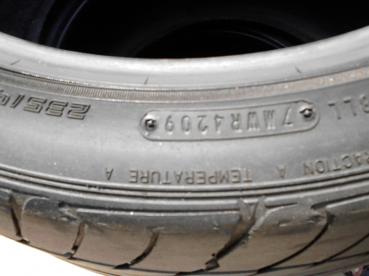 235/40R18 DUNLOP SP SPORT LM 703 มี 2 เส้น TEL.081-427-3941 235/40R18 DUNLOP SP SPORT LM 703 มี 2 เส้น TEL.081-427-3941