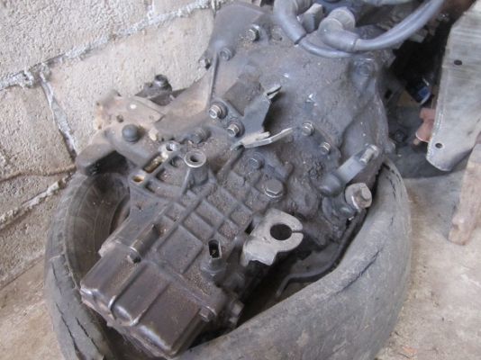 ขายเครื่องยนต์พร้อมเกียร์ 4G13  mitsu  champ รถเก๋ง