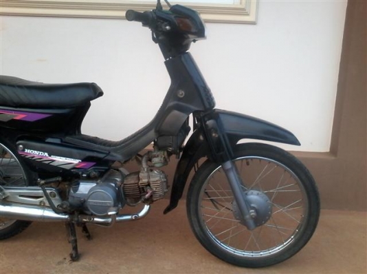 ขายดรีมทูทะเบียนพร้อมโอนเครื่องดีพอใช้เอาไปเก็บอีกนิดรถปี 36 ทะเบียนขาดปี 48 ขาย 7900 บาท