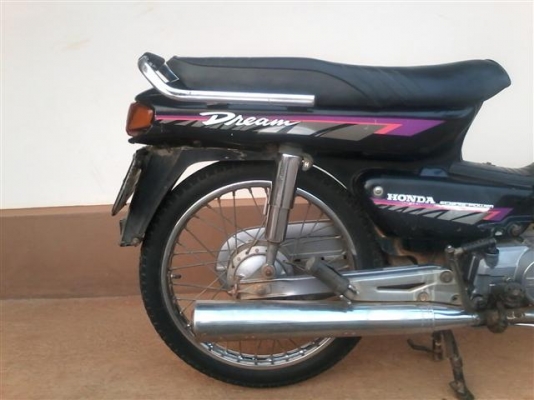 ขายดรีมทูทะเบียนพร้อมโอนเครื่องดีพอใช้เอาไปเก็บอีกนิดรถปี 36 ทะเบียนขาดปี 48 ขาย 7900 บาท