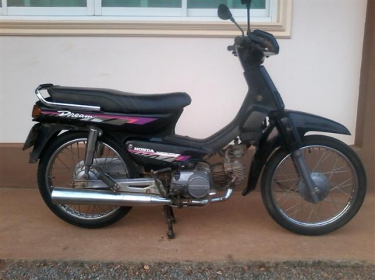 ขายดรีมทูทะเบียนพร้อมโอนเครื่องดีพอใช้เอาไปเก็บอีกนิดรถปี 36 ทะเบียนขาดปี 48 ขาย 7900 บาท