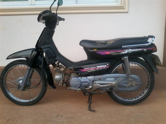 ขายดรีมทูทะเบียนพร้อมโอนเครื่องดีพอใช้เอาไปเก็บอีกนิดรถปี 36 ทะเบียนขาดปี 48 ขาย 7900 บาท