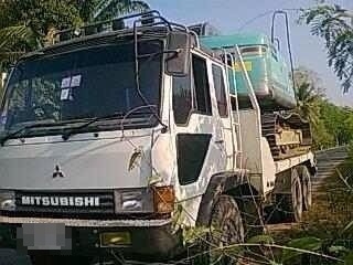 รถมิตซู 10 ล้อดั้ม 220 แรงม้า. สนใจติดต่อ 081 - 6079515