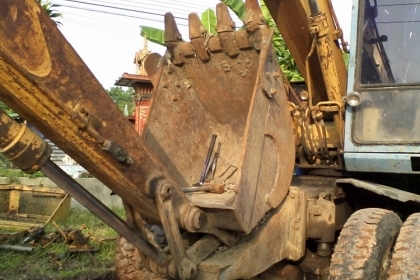 รถขุดล้อยาง KOMATSU PW100-3