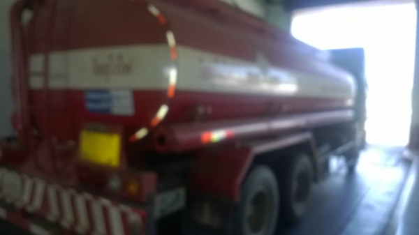 10ล้อบรรทุกน้ำมัน HINO FL3HNLA โหลดล่างแล้ว 5ช่อง 15000ล. 10ล้อบรรทุกน้ำมัน HINO FL3HNLA โหลดล่างแล้ว 5ช่อง 15000ล.