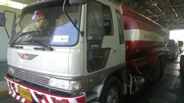 10ล้อบรรทุกน้ำมัน HINO FL3HNLA โหลดล่างแล้ว 5ช่อง 15000ล. 10ล้อบรรทุกน้ำมัน HINO FL3HNLA โหลดล่างแล้ว 5ช่อง 15000ล.