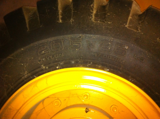 ขายรถตักล้อยาง ยี้ห้อ LIUGONG รุ่น.CLG-842 ใช้น้อย 75.5 ช.ม เท่านั้น รถยอดฮิตนำเข้าจากประเทศจิน เอกสารใบอิมวอย