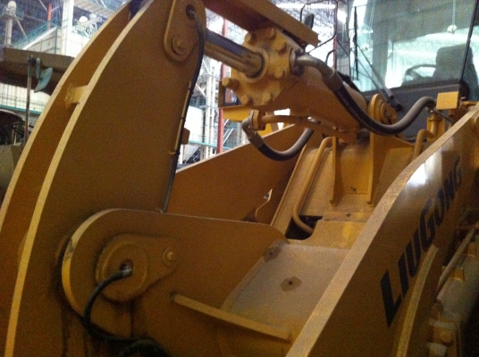 ขายรถตักล้อยาง ยี้ห้อ LIUGONG รุ่น.CLG-842 ใช้น้อย 75.5 ช.ม เท่านั้น รถยอดฮิตนำเข้าจากประเทศจิน เอกสารใบอิมวอย