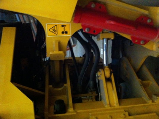 ขายรถตักล้อยาง ยี้ห้อ LIUGONG รุ่น.CLG-842 ใช้น้อย 75.5 ช.ม เท่านั้น รถยอดฮิตนำเข้าจากประเทศจิน เอกสารใบอิมวอย