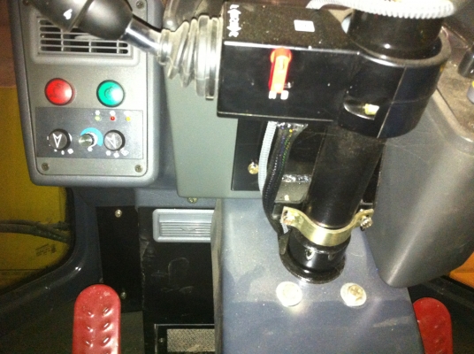 ขายรถตักล้อยาง ยี้ห้อ LIUGONG รุ่น.CLG-842 ใช้น้อย 75.5 ช.ม เท่านั้น รถยอดฮิตนำเข้าจากประเทศจิน เอกสารใบอิมวอย