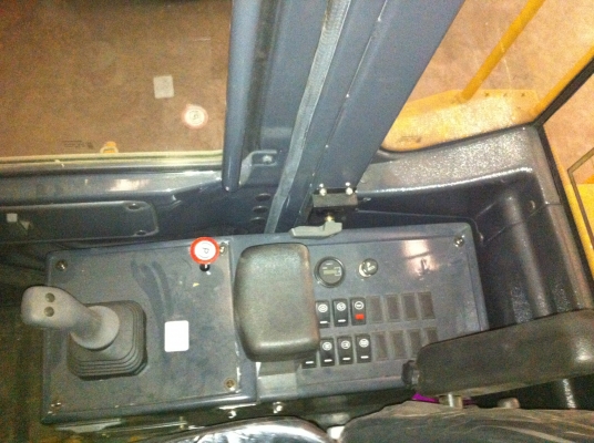 ขายรถตักล้อยาง ยี้ห้อ LIUGONG รุ่น.CLG-842 ใช้น้อย 75.5 ช.ม เท่านั้น รถยอดฮิตนำเข้าจากประเทศจิน เอกสารใบอิมวอย