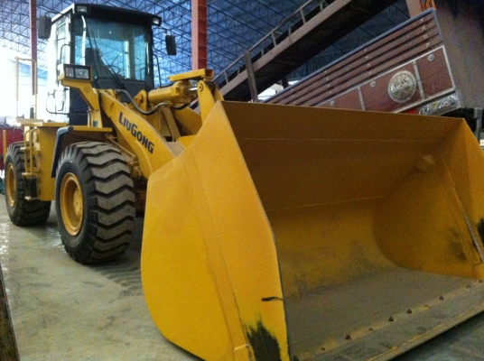 ขายรถตักล้อยาง ยี้ห้อ LIUGONG รุ่น.CLG-842 ใช้น้อย 75.5 ช.ม เท่านั้น รถยอดฮิตนำเข้าจากประเทศจิน เอกสารใบอิมวอย