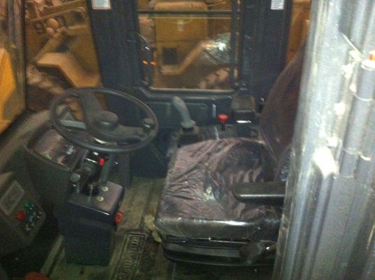 ขายรถตักล้อยาง ยี้ห้อ LIUGONG รุ่น.CLG-842 ใช้น้อย 75.5 ช.ม เท่านั้น รถยอดฮิตนำเข้าจากประเทศจิน เอกสารใบอิมวอย