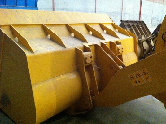 ขายรถตักล้อยาง ยี้ห้อ LIUGONG รุ่น.CLG-842 ใช้น้อย 75.5 ช.ม เท่านั้น รถยอดฮิตนำเข้าจากประเทศจิน เอกสารใบอิมวอย