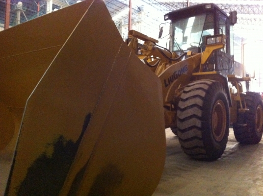 ขายรถตักล้อยาง ยี้ห้อ LIUGONG รุ่น.CLG-842 ใช้น้อย 75.5 ช.ม เท่านั้น รถยอดฮิตนำเข้าจากประเทศจิน เอกสารใบอิมวอย