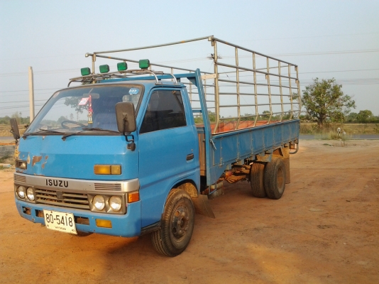 ISUZU   TL  เครื่อง  85แรงม้า   6ล้อทะเบียนพร้อม