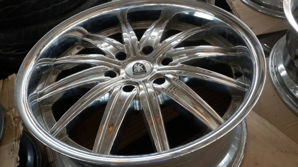 แม็กขอบ 20 x 8.5  6รู139  สวยๆ  1ชุด แม็กมือสอง สภาพมือหนึ่ง