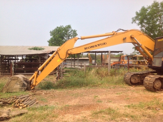 รถขุด KOMATSU PC200-3 รถเก่าญี่ปุ่น รถสวยเนี๊ยบ ชอบราคาเท่าไรต่อรองกันได้ครับ.