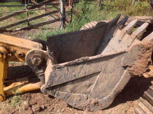 รถขุด KOMATSU PC200-3 รถเก่าญี่ปุ่น รถสวยเนี๊ยบ ชอบราคาเท่าไรต่อรองกันได้ครับ.