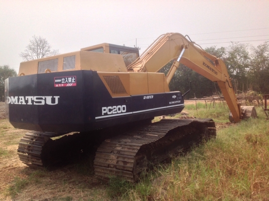 รถขุด KOMATSU PC200-3 รถเก่าญี่ปุ่น รถสวยเนี๊ยบ ชอบราคาเท่าไรต่อรองกันได้ครับ.