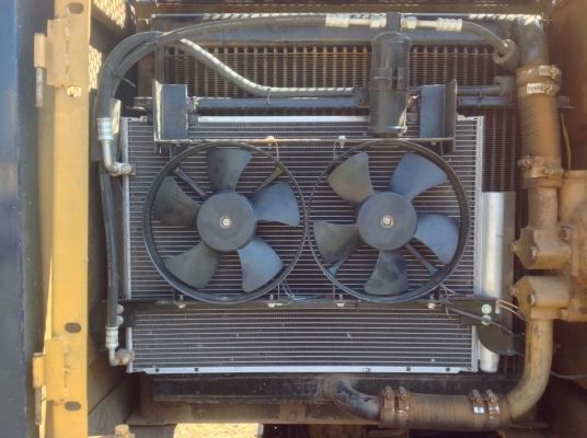 รถขุด KOMATSU PC200-3 รถเก่าญี่ปุ่น รถสวยเนี๊ยบ ชอบราคาเท่าไรต่อรองกันได้ครับ.