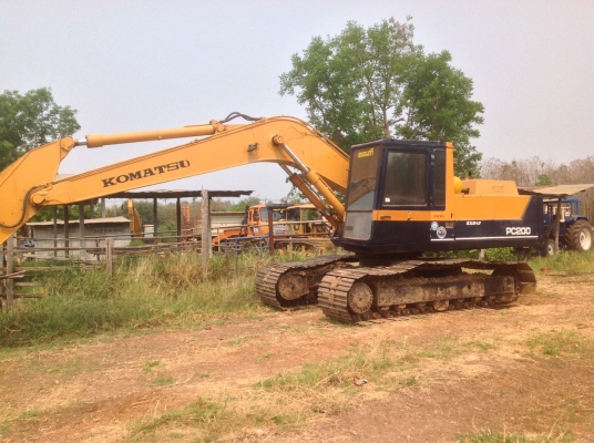 รถขุด KOMATSU PC200-3 รถเก่าญี่ปุ่น รถสวยเนี๊ยบ ชอบราคาเท่าไรต่อรองกันได้ครับ.