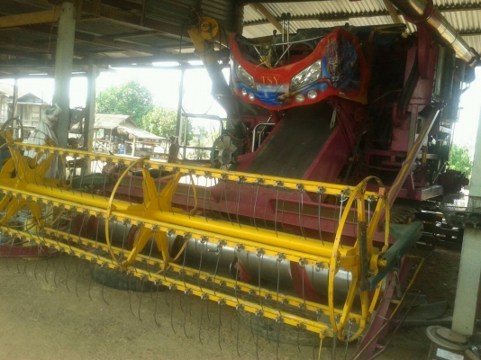 ขายรถเกี่ยวข้าวเดี่ยวทรนง เครื่องมิตซู TURBO 6M61ตัวเดิน12ปั้มไดกิ้น