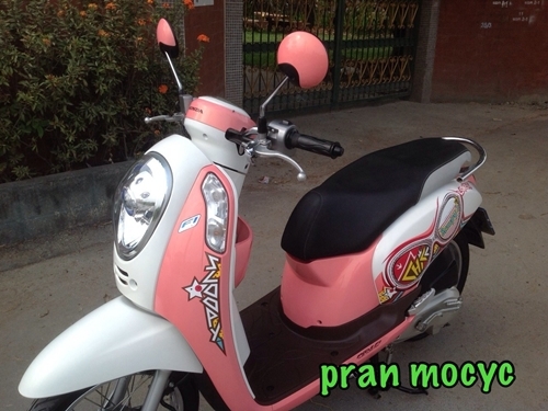 ขายรถมอเตอร์ไซค์มือสองHonda scoopy-iสีชมพูขาว ปี2556