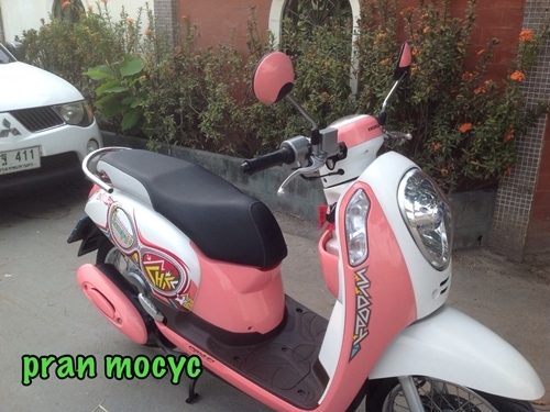 ขายรถมอเตอร์ไซค์มือสองHonda scoopy-iสีชมพูขาว ปี2556