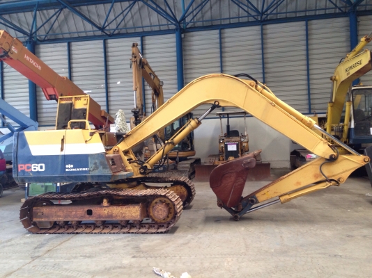 รถขุด Komatsu PC60-6 #31217 สินค้าจอดอยู่ที่โกดังเราในไทยค่ะ