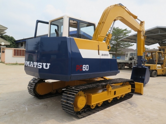 รถขุด แบคโฮล KOMATSU PC60-6 นำเข้า มือสองจากญี่ปุ่นแท้ๆ