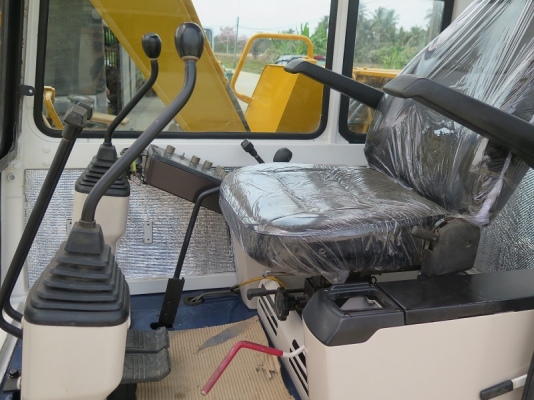 รถขุด แบคโฮล KOMATSU PC60-6 นำเข้า มือสองจากญี่ปุ่นแท้ๆ