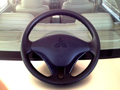 พวงมาลัย 3 ก้าน MITSUBISHI  TRITON สภาพสวย ตจวส่ง แบบ พกงได้