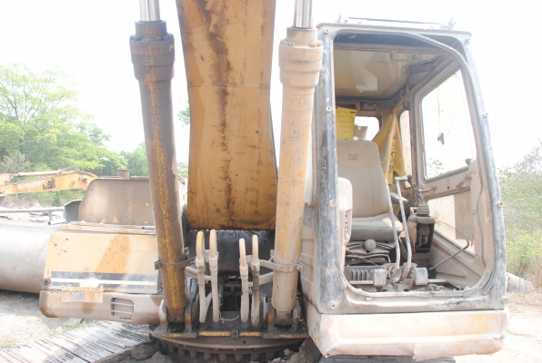 ขายแพ็คคู่2คัน CAT320  7JK V.2 ทะเบียนดีภาษีครบ บูมอาร์มปกติ เดินไกลได้ ราคาคุยได้คับ